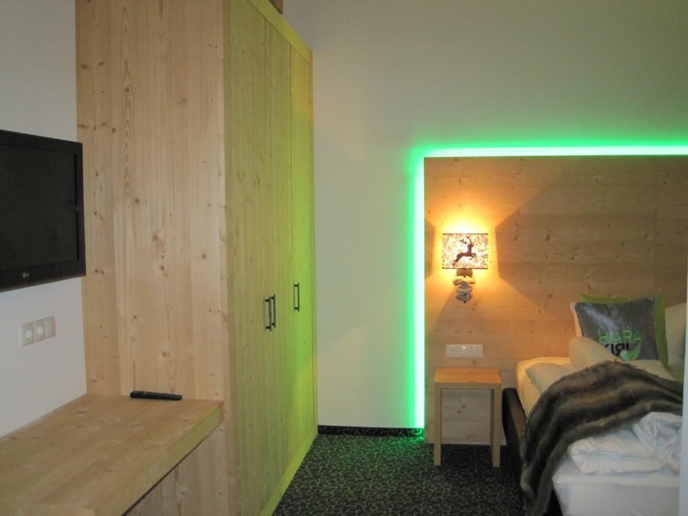 Harakiri Partyhouse Hotel Mayrhofen Exterior foto